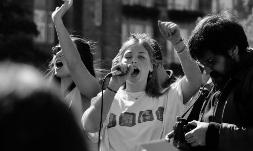 Mobilisation du 22 mai – Le travail non marchand alimente et renforce la démocratie (qui en a bien besoin)&nbsp;!