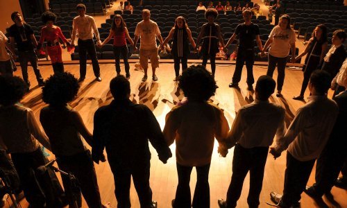 Initiation aux techniques théâtrales introspectives&nbsp;:  «&nbsp;Tuer les flics dans nos têtes&nbsp;» (Augusto Boal)